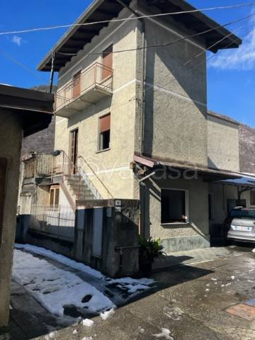 casa indipendente in vendita a Sondrio in zona Ponchiera