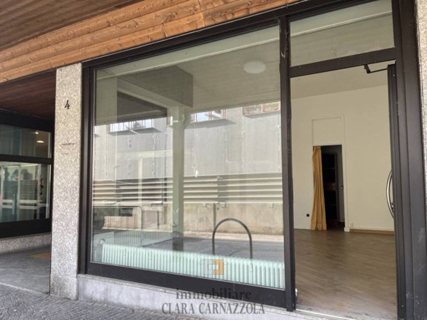 negozio in vendita a Sondrio in zona Centro Città
