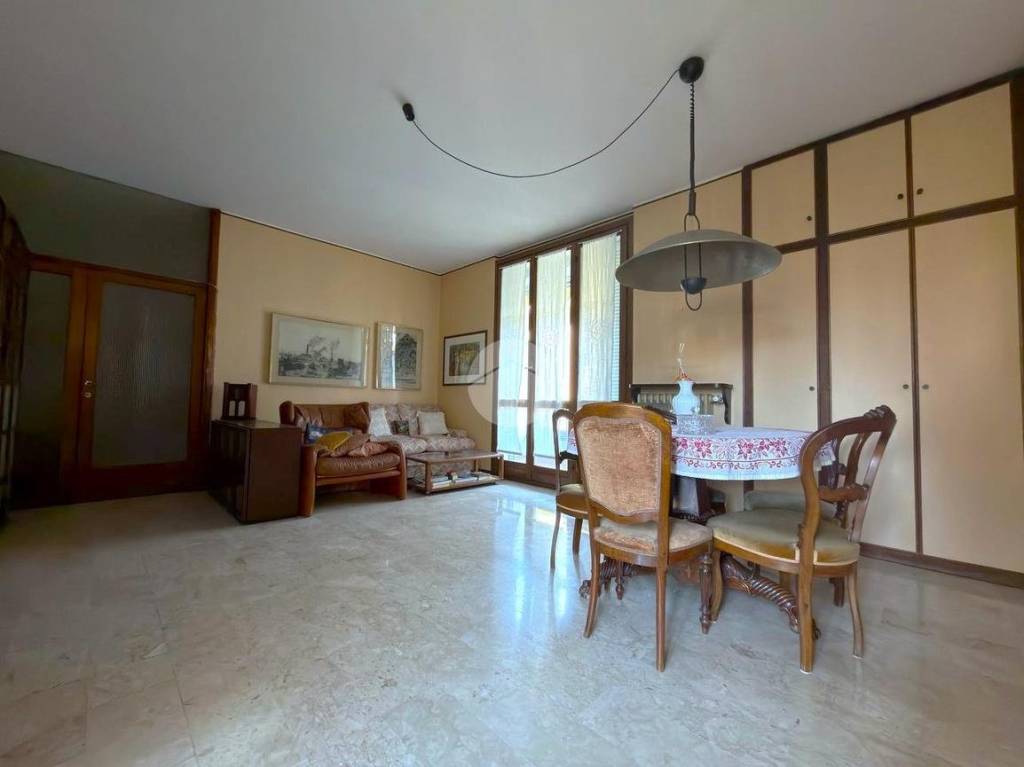 appartamento in vendita a Sondrio in zona Centro Città