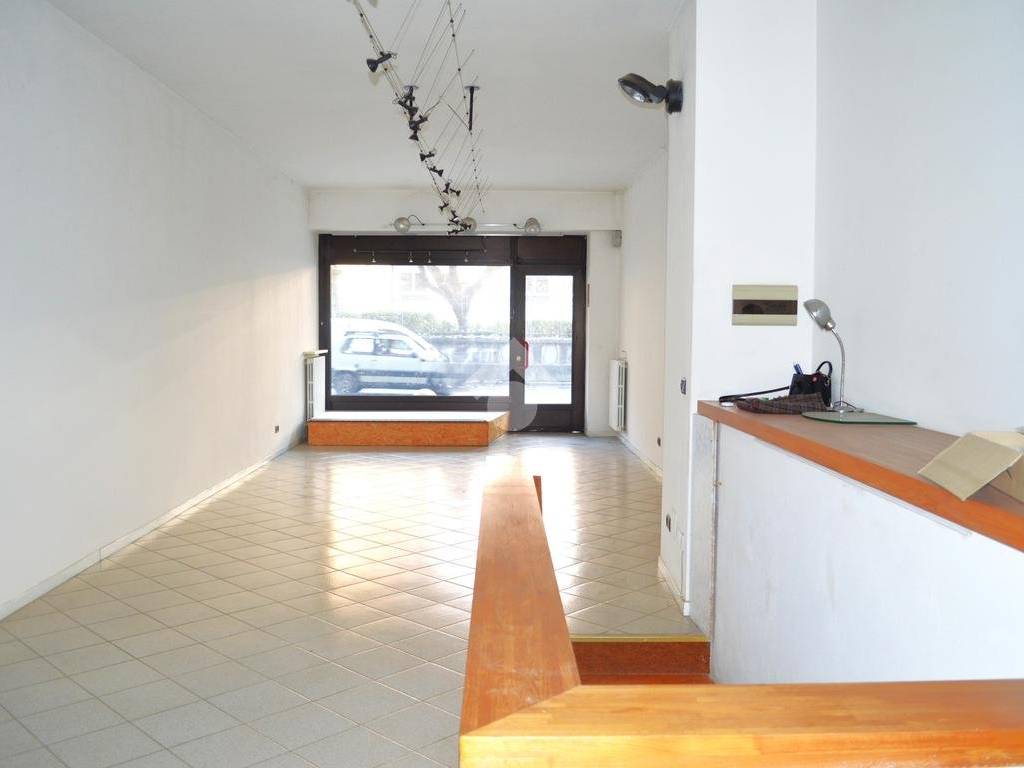 negozio in vendita a Sondrio