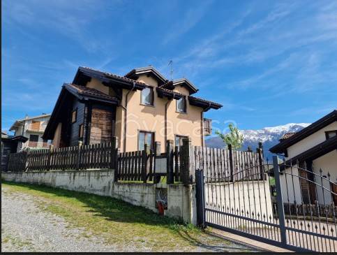 casa indipendente in vendita a Sondrio in zona Triangia