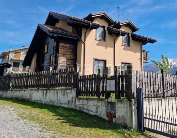 appartamento in vendita a Sondrio in zona Triangia