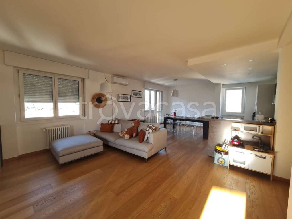 appartamento in vendita a Sondrio in zona Centro Città