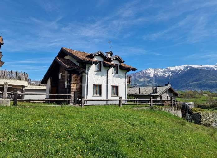 casa indipendente in vendita a Sondrio in zona Triangia