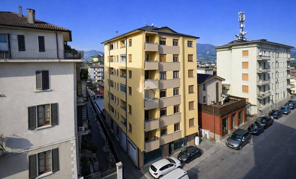 appartamento in vendita a Sondrio in zona Centro Città