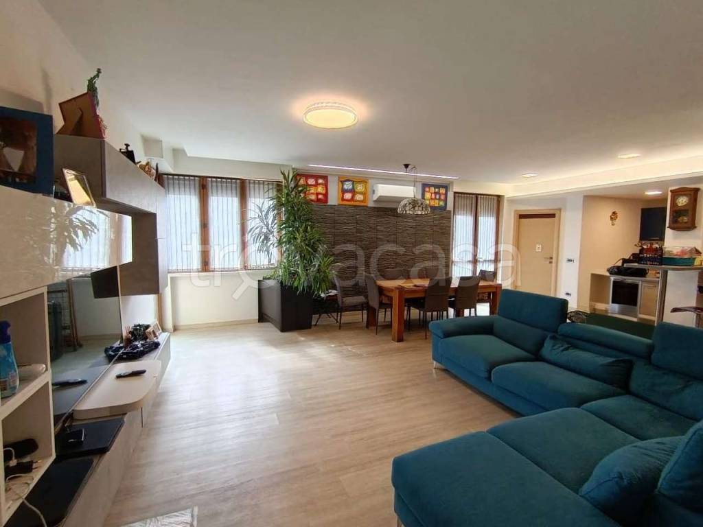 appartamento in vendita a Sondrio in zona Centro Città