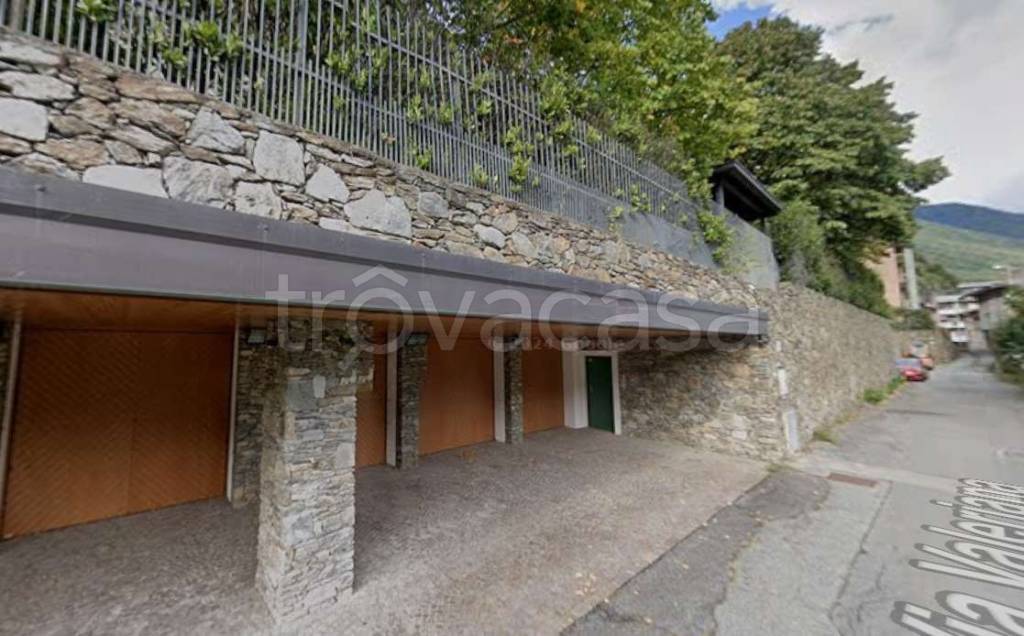 casa indipendente in vendita a Sondrio in zona Centro Città