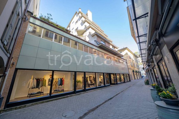 negozio in vendita a Sondrio in zona Centro Città