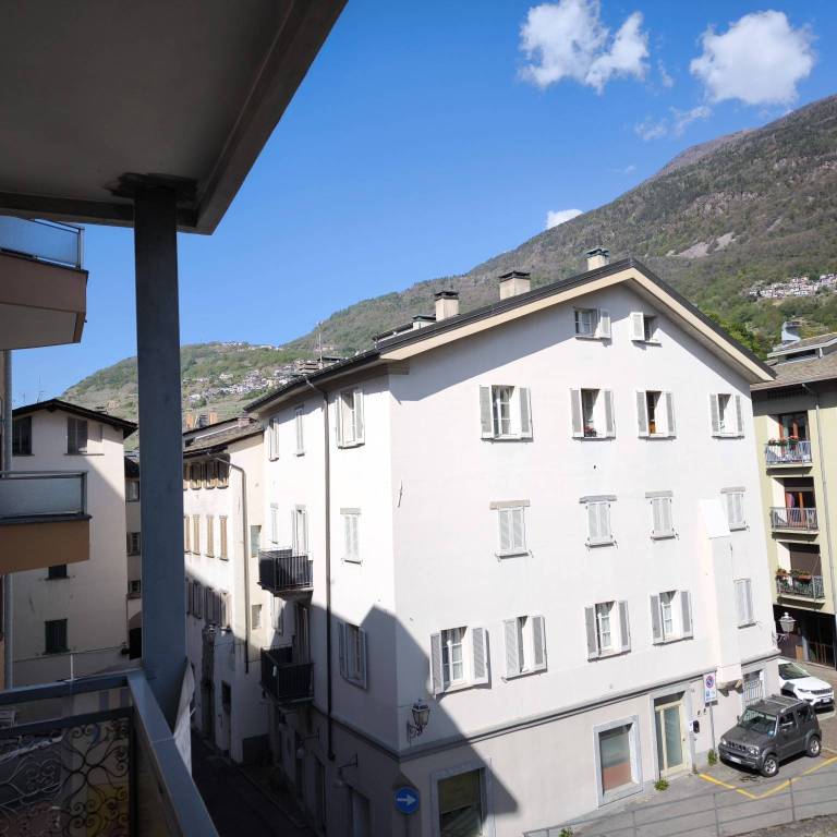 appartamento in vendita a Sondrio in zona Centro Città
