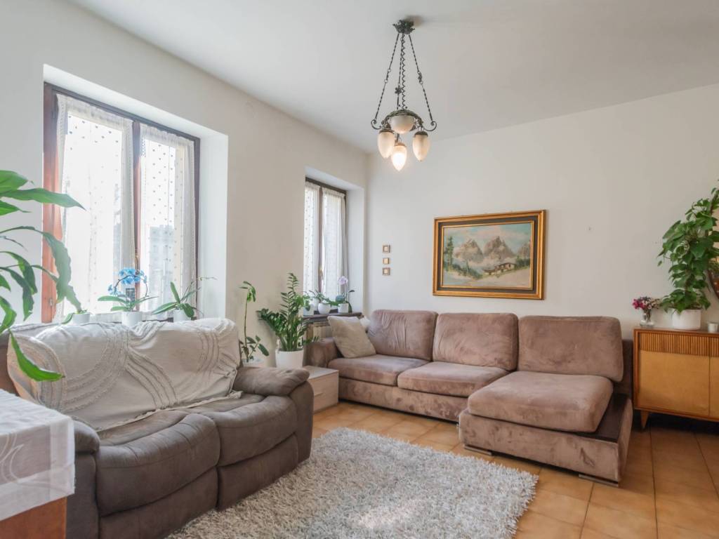 appartamento in vendita a Sondrio in zona Centro Città