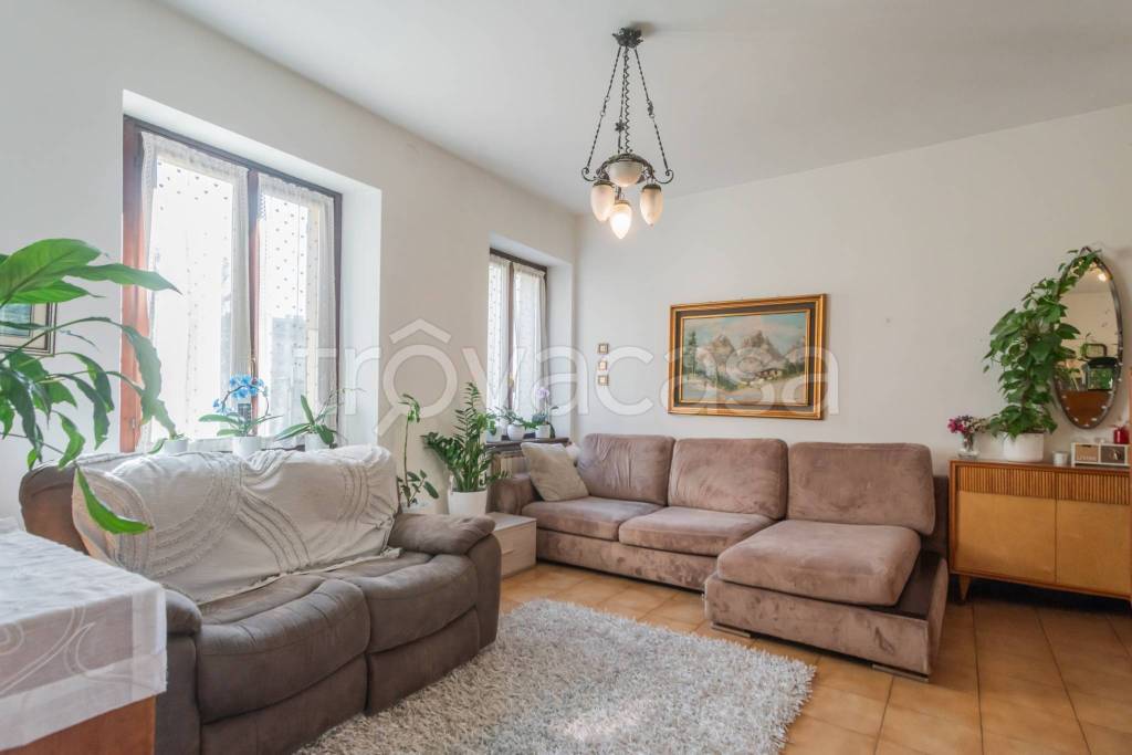 appartamento in vendita a Sondrio in zona Centro Città
