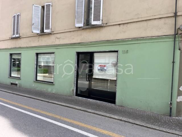 negozio in vendita a Sondrio in zona Centro Città