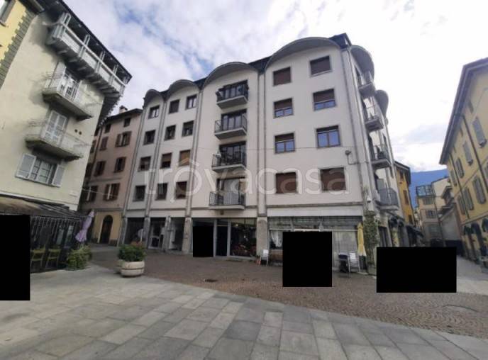 negozio in vendita a Sondrio in zona Centro Città