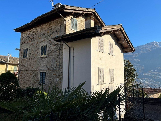 casa indipendente in vendita a Sondrio in zona Sant'Anna