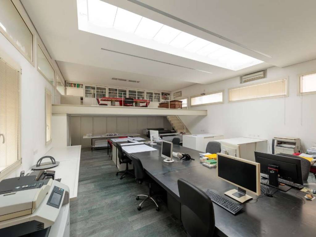 ufficio in vendita a Sondrio in zona Centro Città