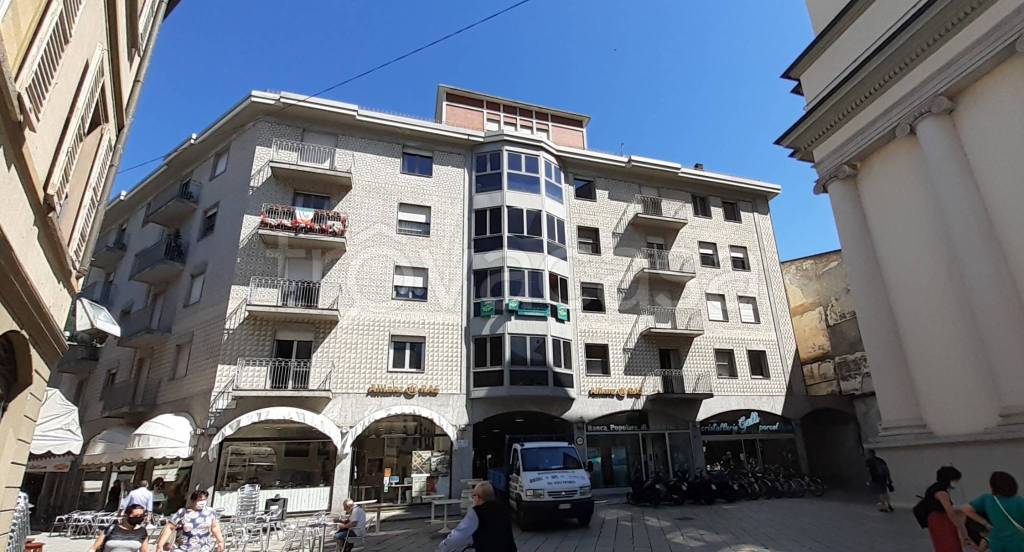 appartamento in vendita a Sondrio in zona Centro Città