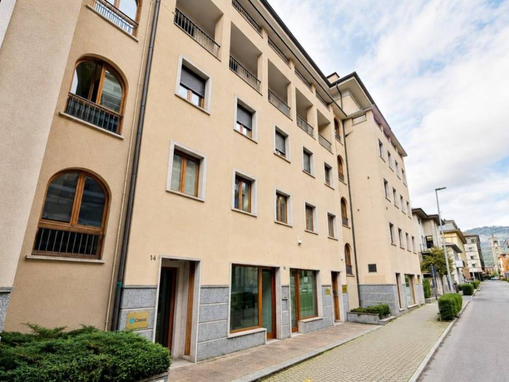ufficio in vendita a Sondrio in zona Ospedale