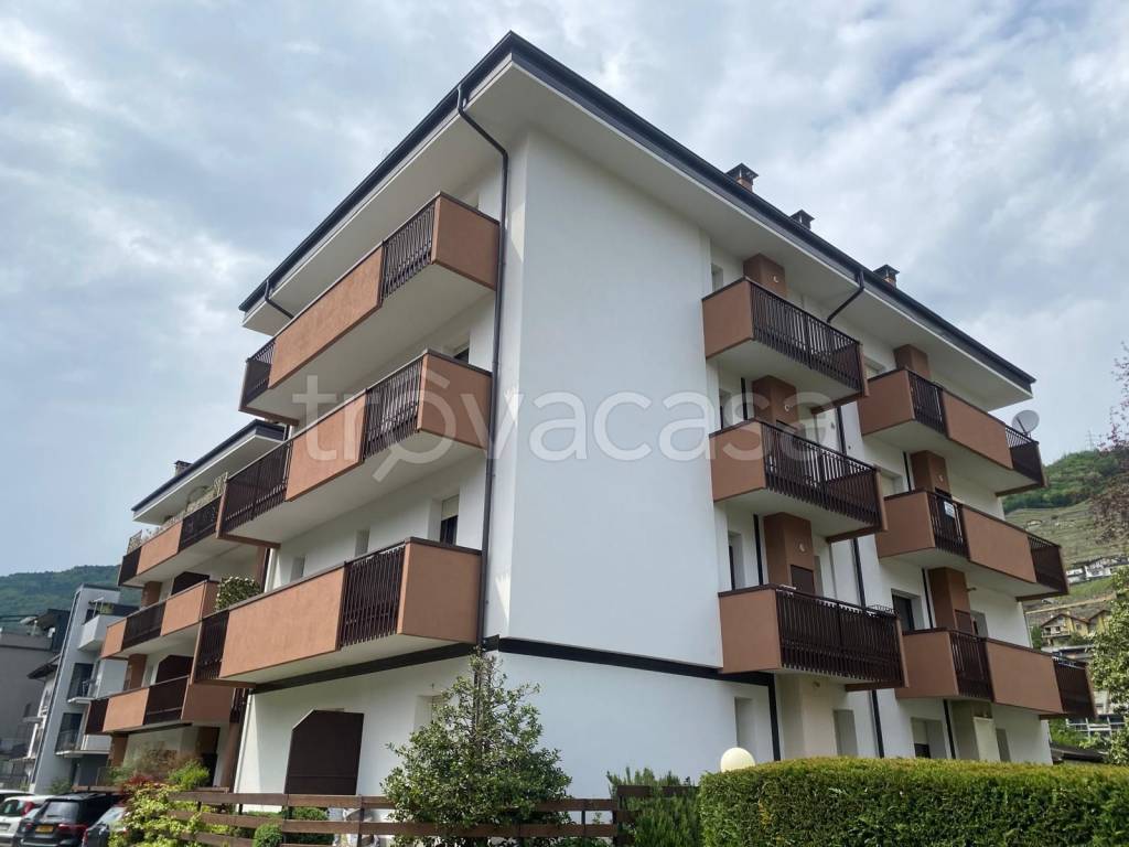 appartamento in vendita a Sondrio in zona Colda