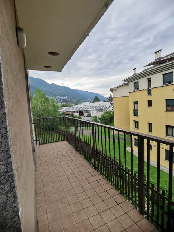 appartamento in vendita a Sondrio in zona Via Mazzini