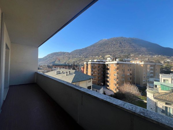 appartamento in vendita a Sondrio in zona Piazzale Bertacchi