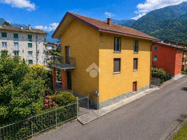casa indipendente in vendita a Sondrio in zona Centro Città