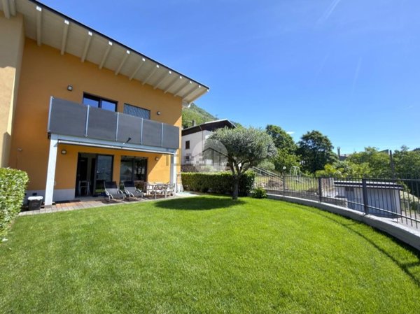 casa indipendente in vendita a Sondrio in zona Colda