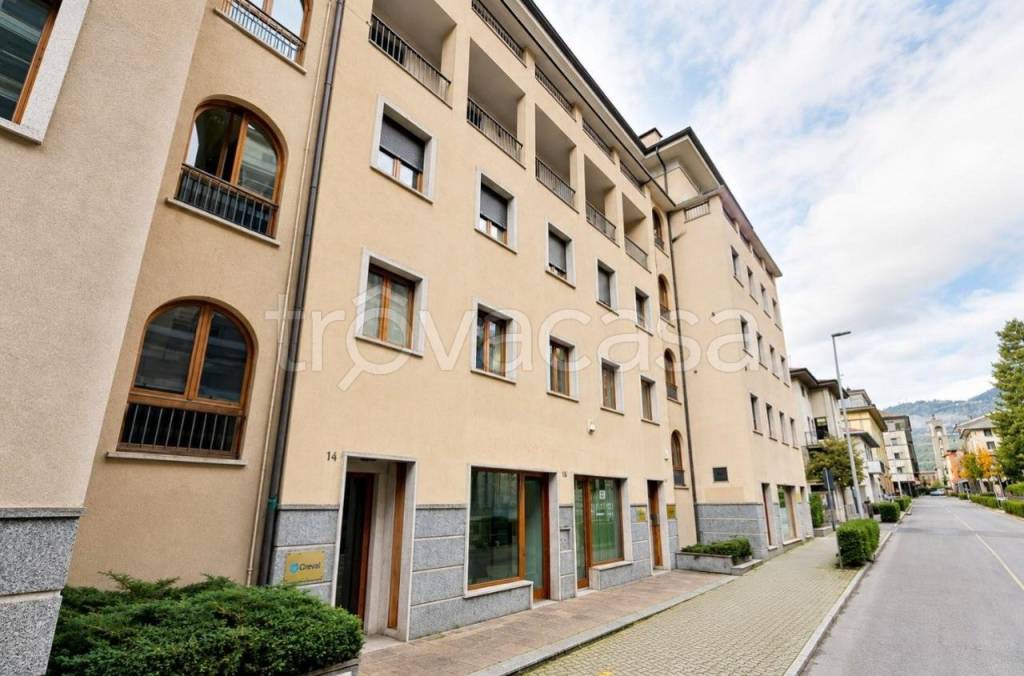 ufficio in vendita a Sondrio in zona Ospedale