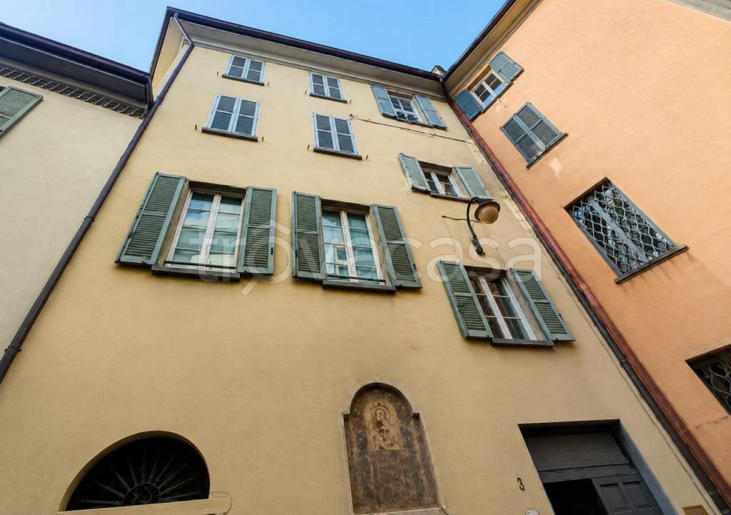 ufficio in vendita a Sondrio in zona Centro Città
