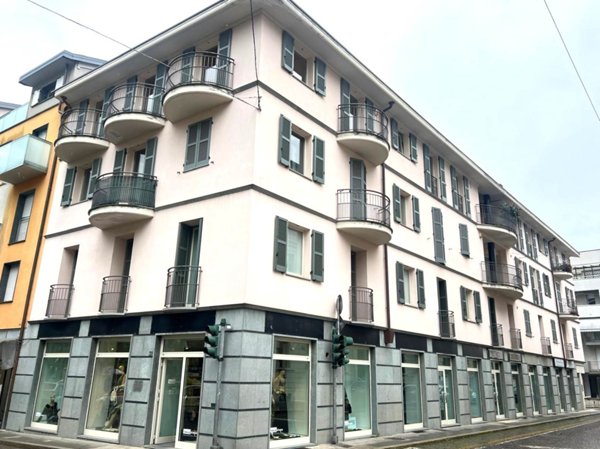 negozio in vendita a Sondrio in zona Centro Città