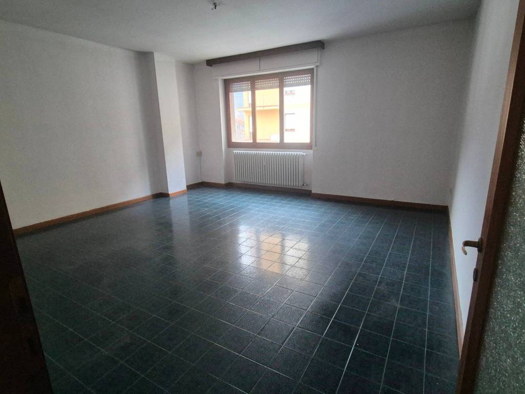 appartamento in vendita a Sondrio in zona Via Mazzini
