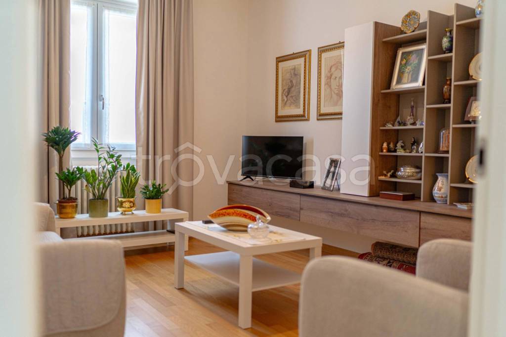 appartamento in vendita a Sondrio in zona Centro Città