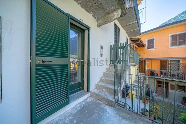 appartamento in vendita a Sondrio in zona Ponchiera
