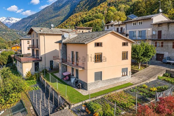casa indipendente in vendita a Sondrio in zona Ponchiera