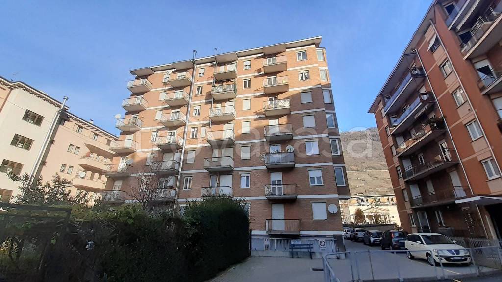 appartamento in vendita a Sondrio in zona Centro Città