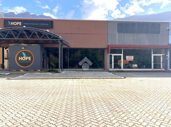 locale commerciale in vendita a Talamona