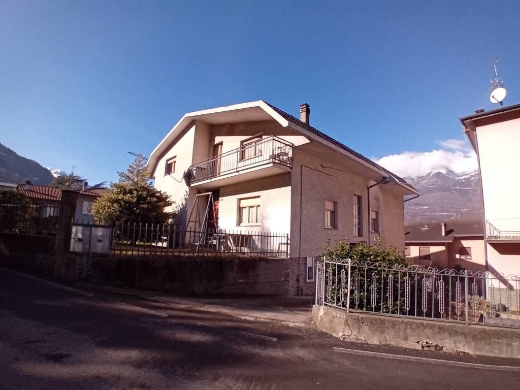 casa indipendente in vendita a Talamona