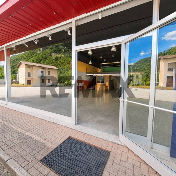 locale commerciale in vendita a Talamona