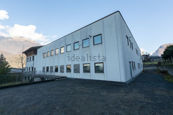 locale commerciale in vendita a Talamona