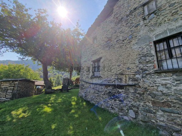 casa indipendente in vendita a Teglio