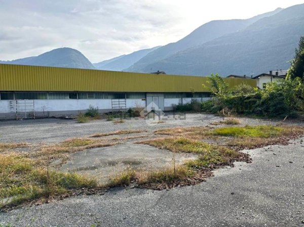 locale di sgombero in vendita a Teglio in zona Tresenda