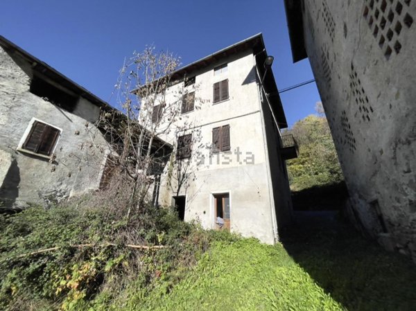 casa indipendente in vendita a Teglio