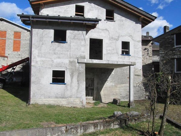 casa indipendente in vendita a Teglio