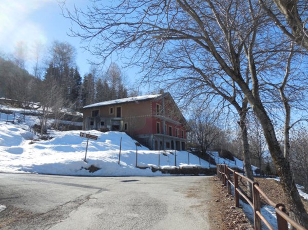 casa indipendente in vendita a Teglio