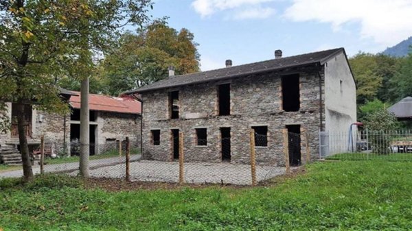 casa indipendente in vendita a Teglio in zona Tresenda