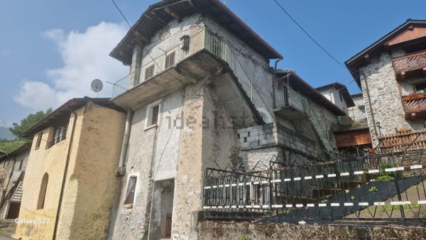 casa indipendente in vendita a Teglio