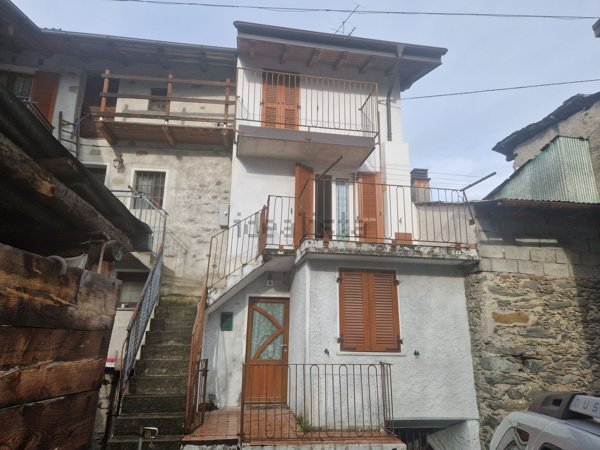 casa indipendente in vendita a Teglio