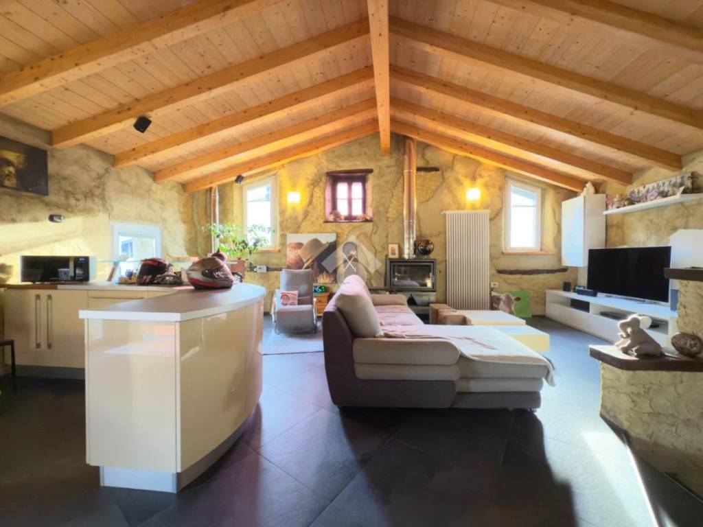 casa indipendente in vendita a Teglio