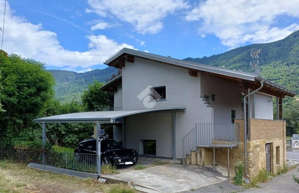 casa indipendente in vendita a Teglio in zona Tresenda