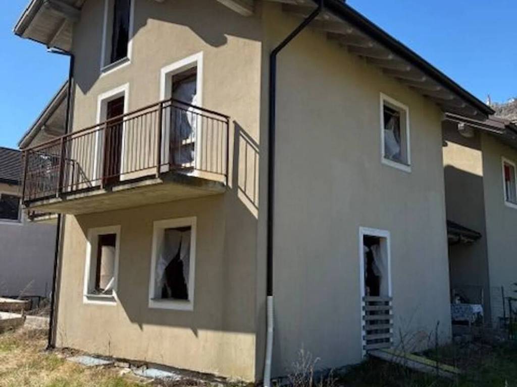 casa indipendente in vendita a Teglio in zona Tresenda