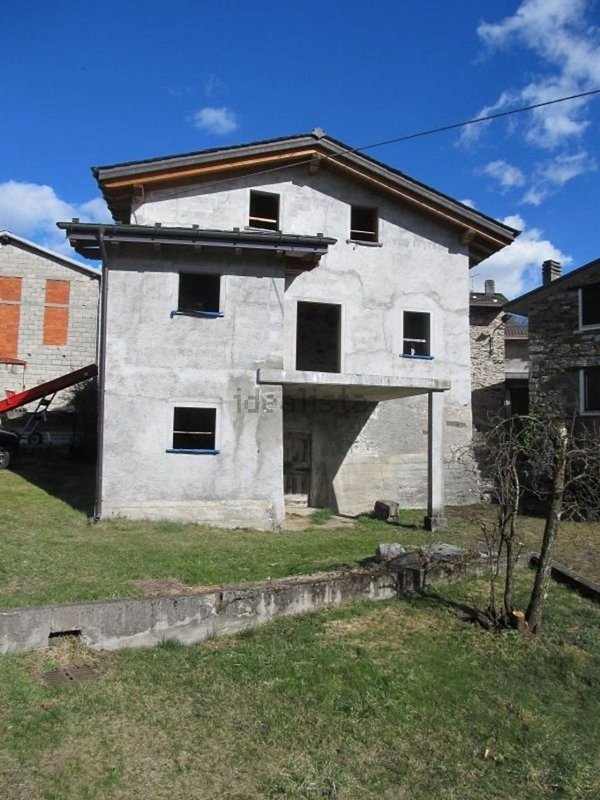 casa indipendente in vendita a Teglio in zona Tresenda